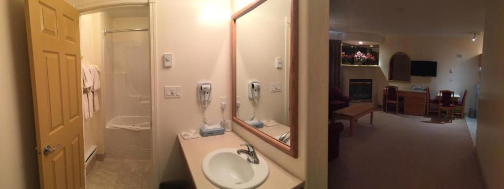 New Imperial Suites Whitecourt Extérieur photo