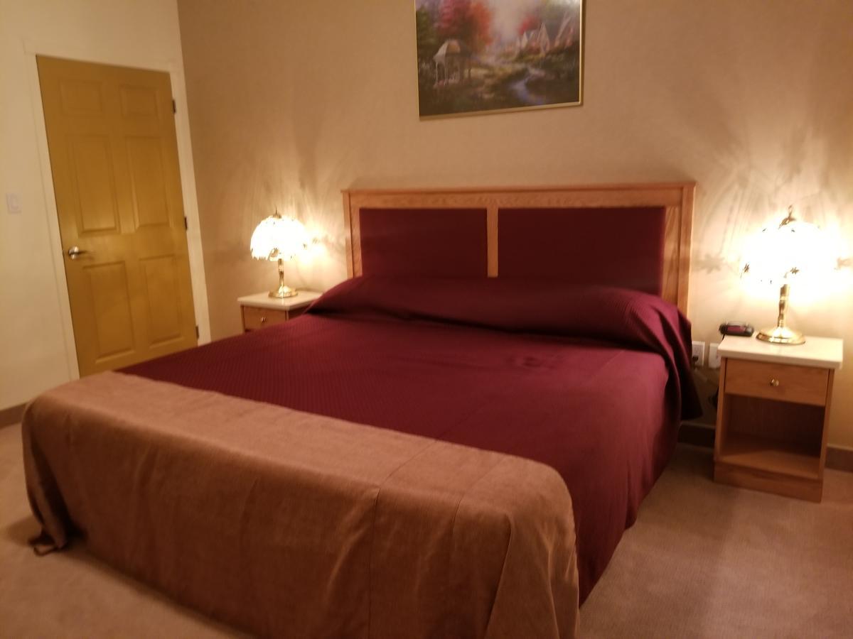 New Imperial Suites Whitecourt Extérieur photo