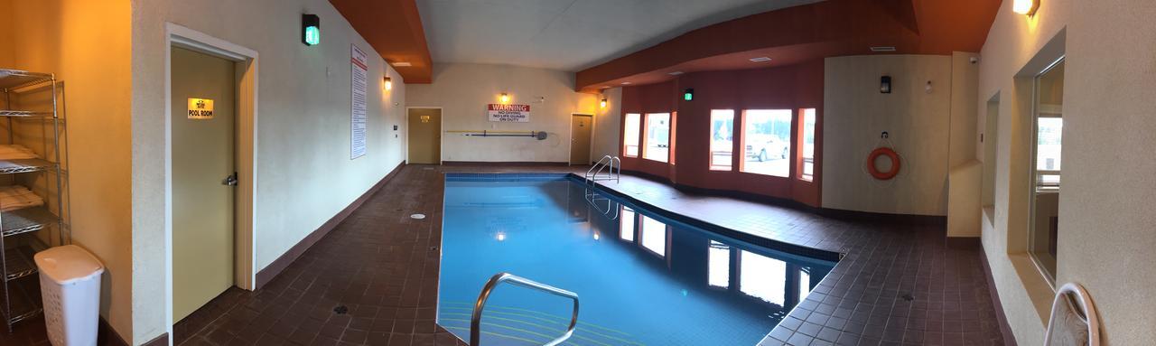 New Imperial Suites Whitecourt Extérieur photo