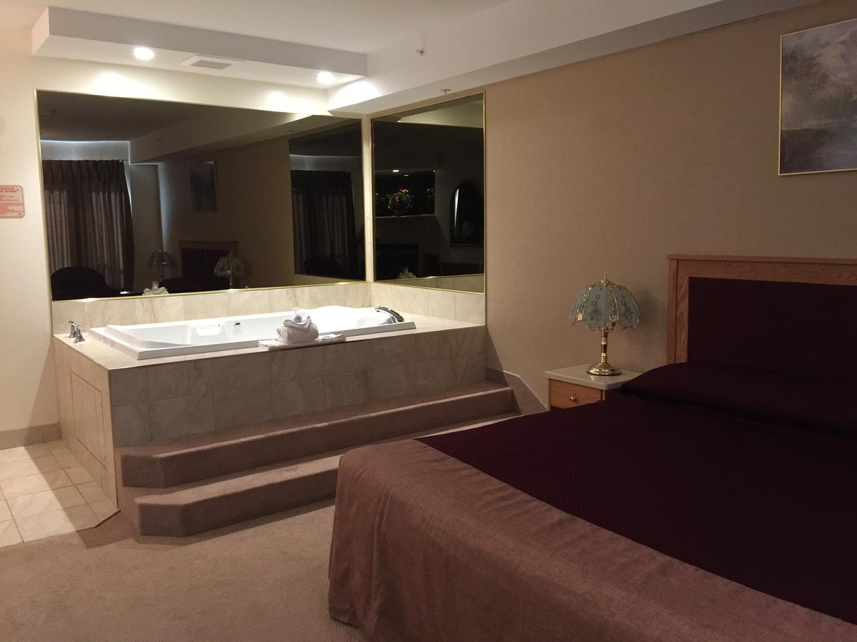 New Imperial Suites Whitecourt Extérieur photo